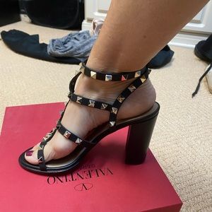 Valentino rockstud caged 90 mm sandals (black 7)